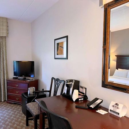 Ivey Spencer Leadership Centre Hotel London Bagian luar foto