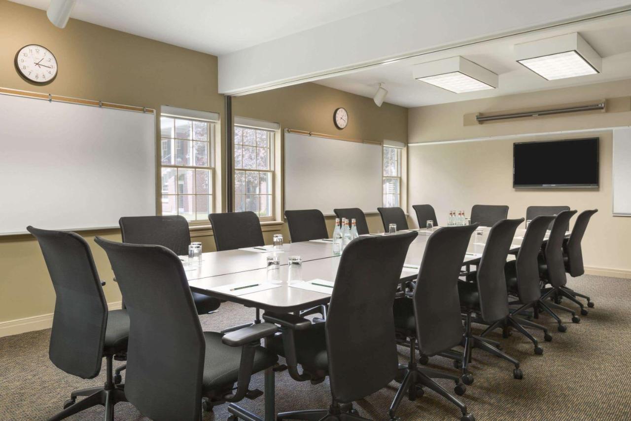 Ivey Spencer Leadership Centre Hotel London Bagian luar foto